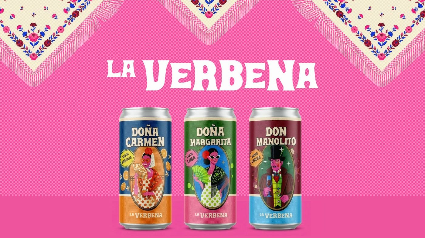 Composición de marca: las tres latas alineadas con el wordmark LA VERBENA gigante en blanco sobre fondo rosa fucsia y orla floral lateral